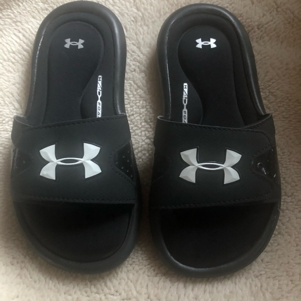 Under Armour Boys size 12k slides